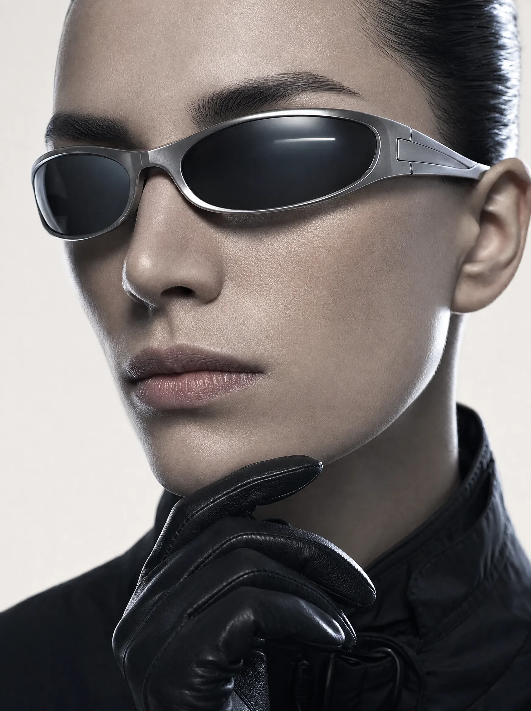 Retrato con gafas técnicas de lente humo