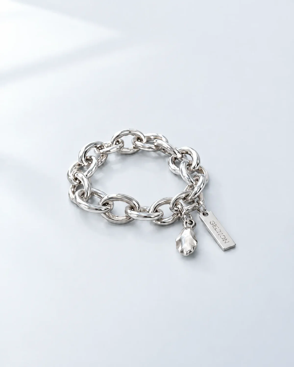 Chain cuff